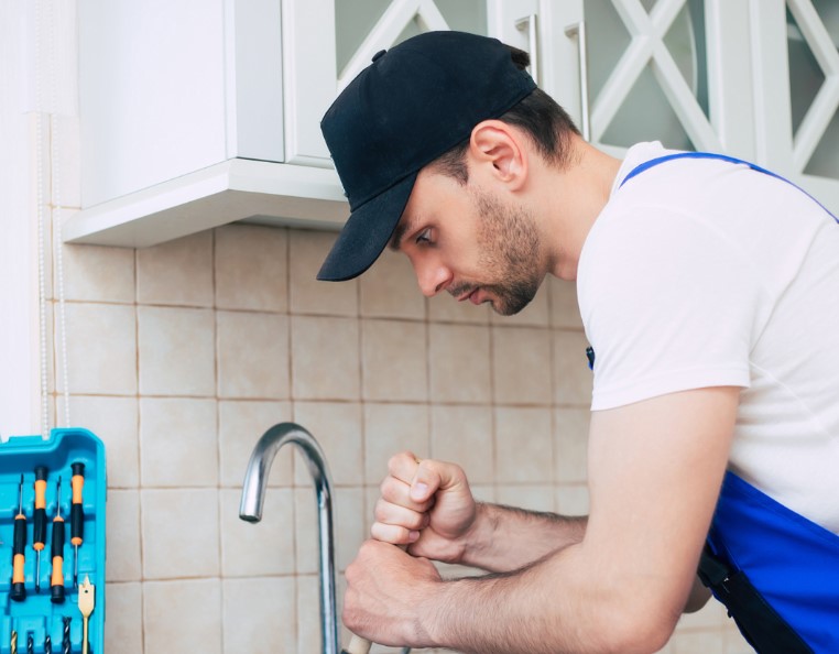 Pros of Hiring a Professional Plumber
